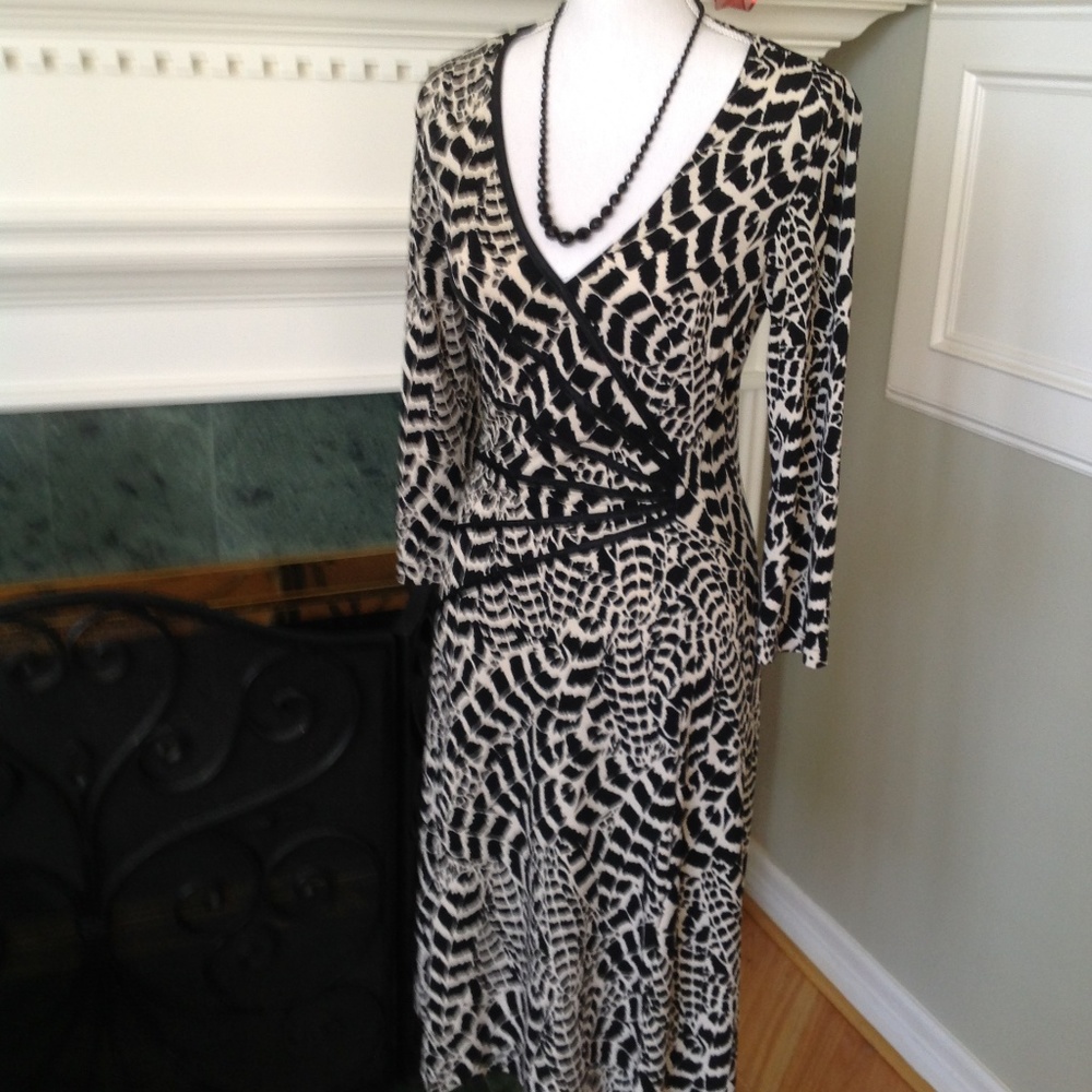Dress - Picture 7 of 8